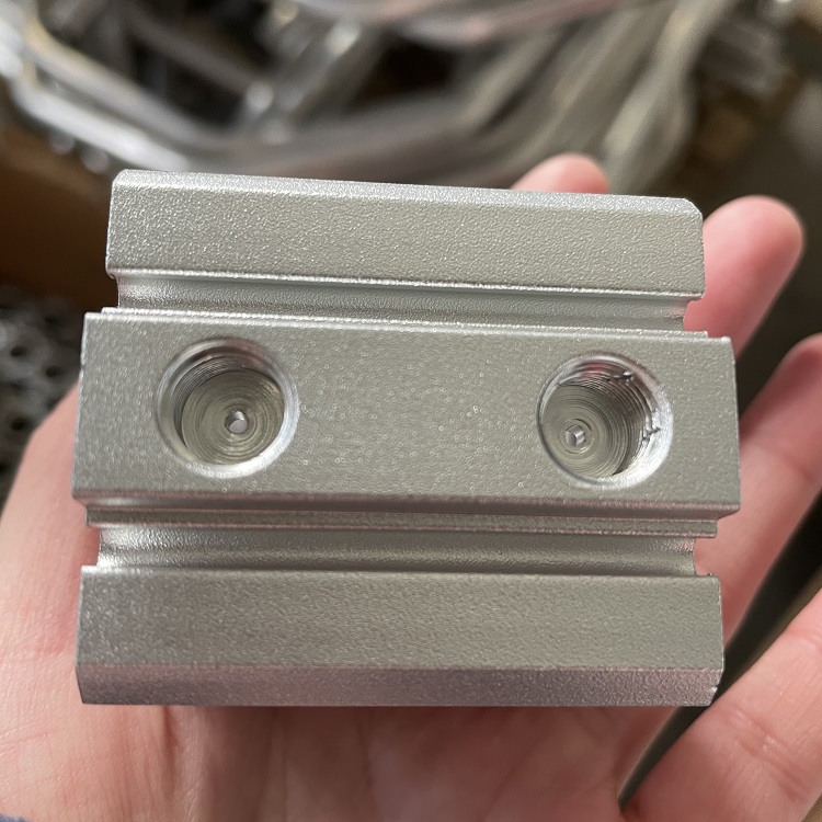 Aluminium Sound Case Estrusione di profili in alluminio Punzonatura di profili in alluminio